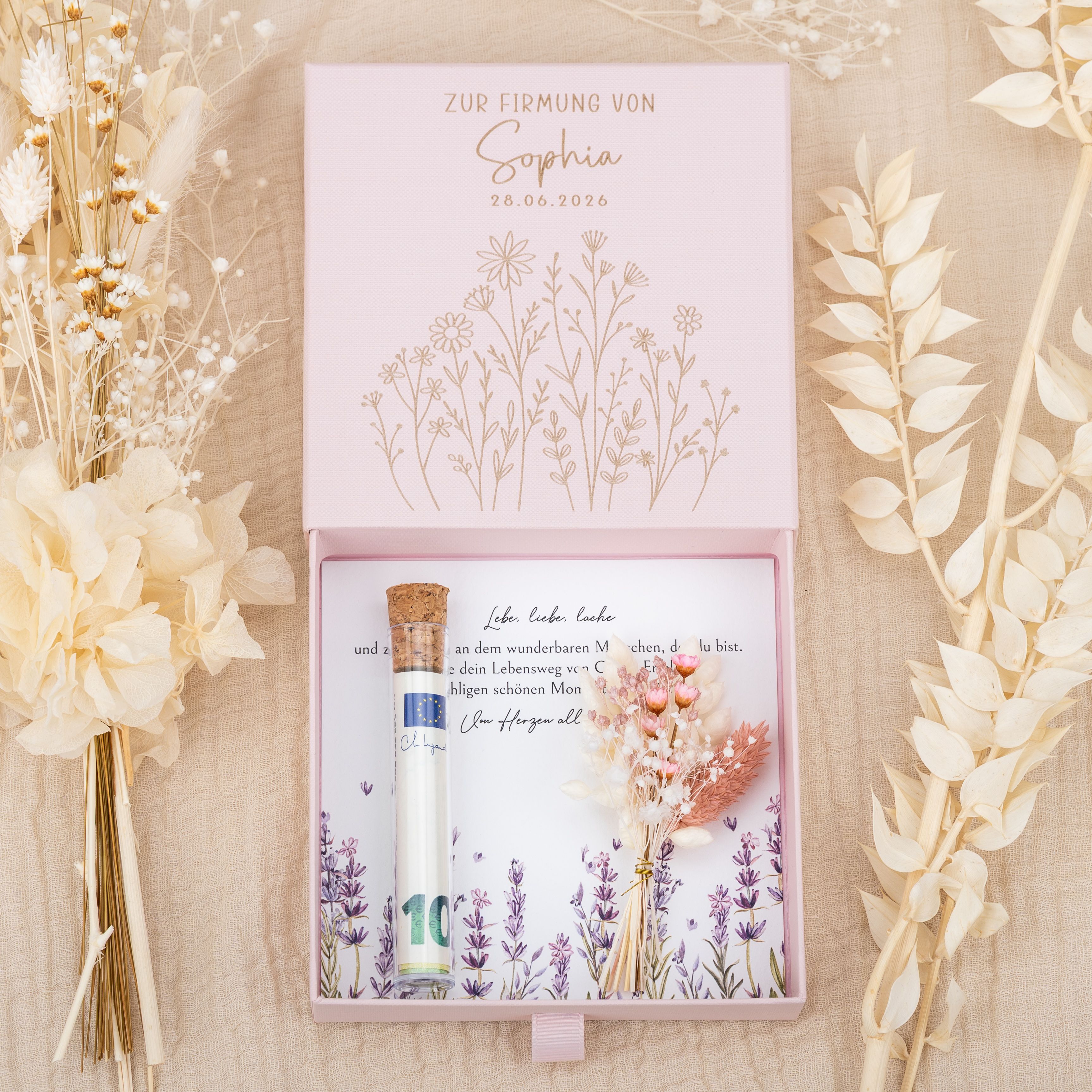 Personalisierte Geschenkbox aus rosa Karton zur Firmung mit floraler Lasergravur