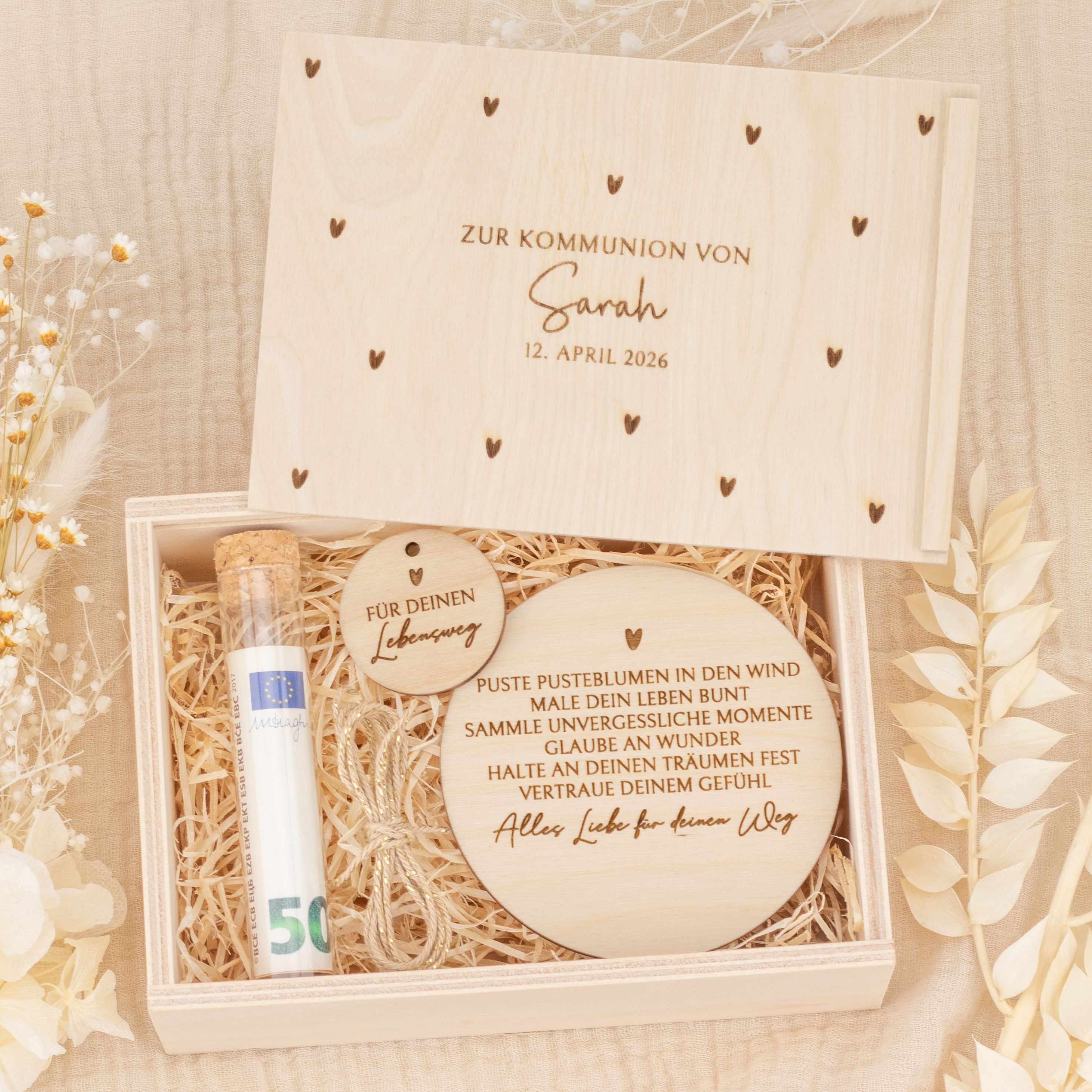 Personalisiertes Geldgeschenk zur Kommunion - Holzbox "Herzchen" mit Namen & Datum