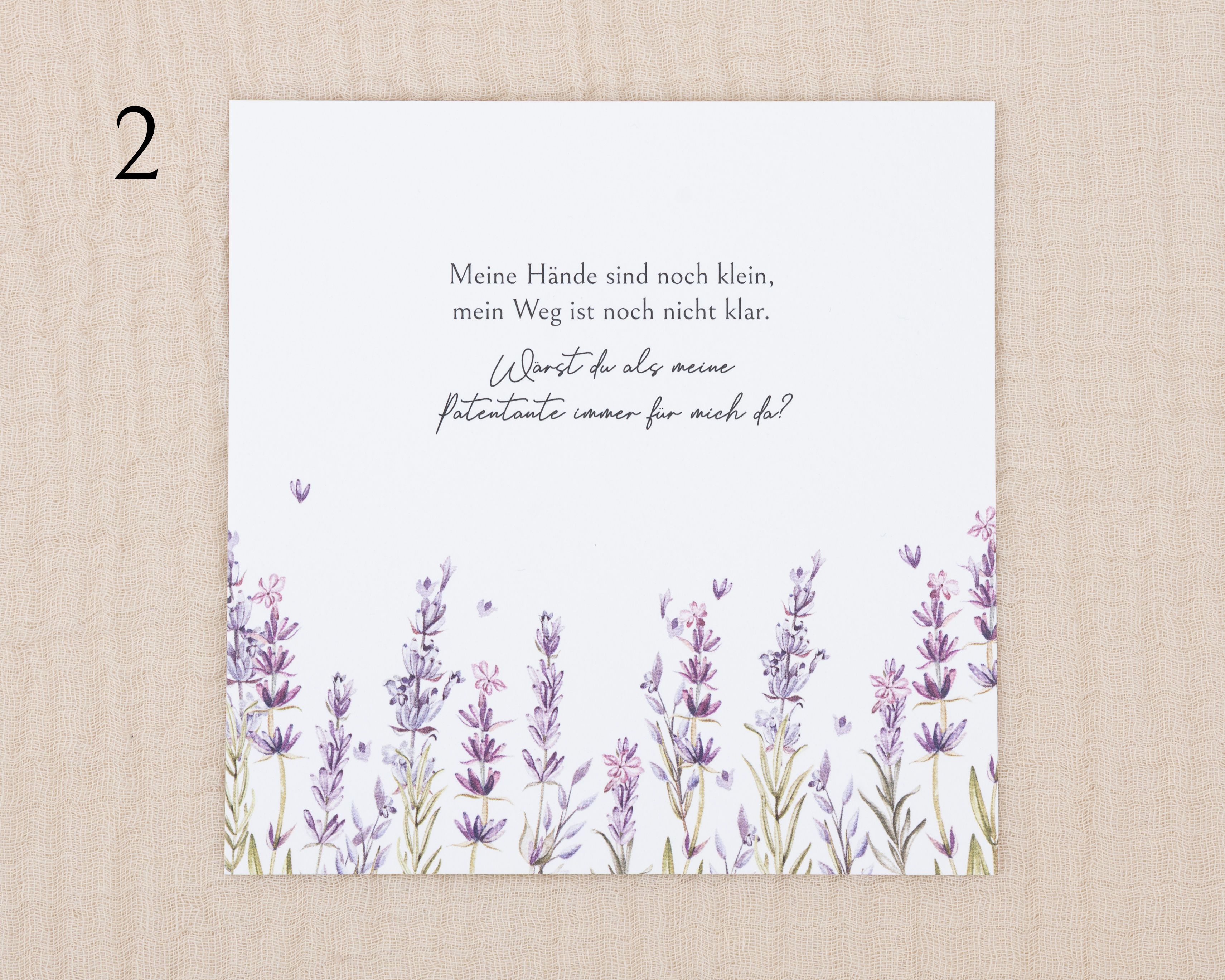 Einlegekarte für personalisierte Geschenkbox zur Patenfrage - gestaltet mit floralem Lavendel-Muster und Text zur Patentante