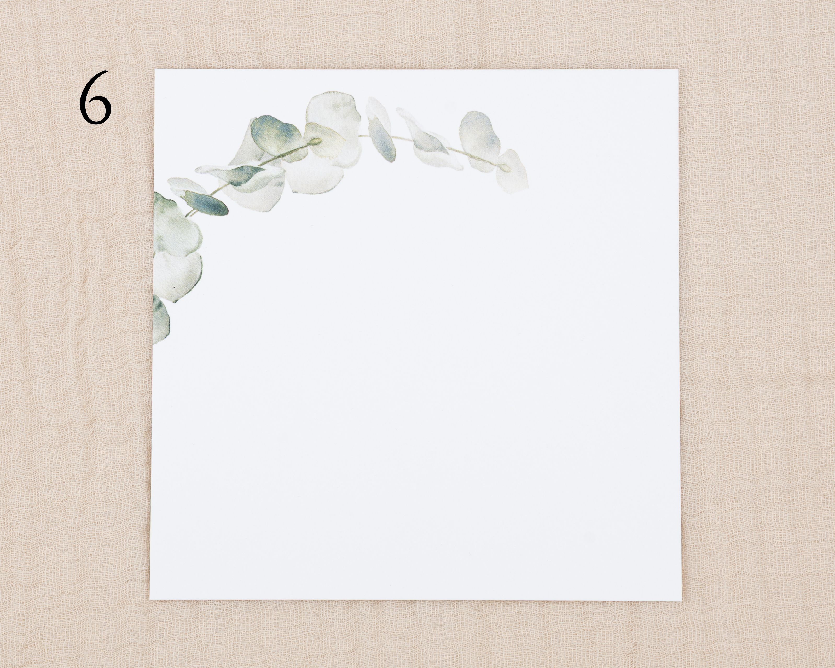 Personalisierte Geschenkbox zur Hochzeit mit einer Einlegekarte - die ein zartes Eukalyptus-Design zeigt
