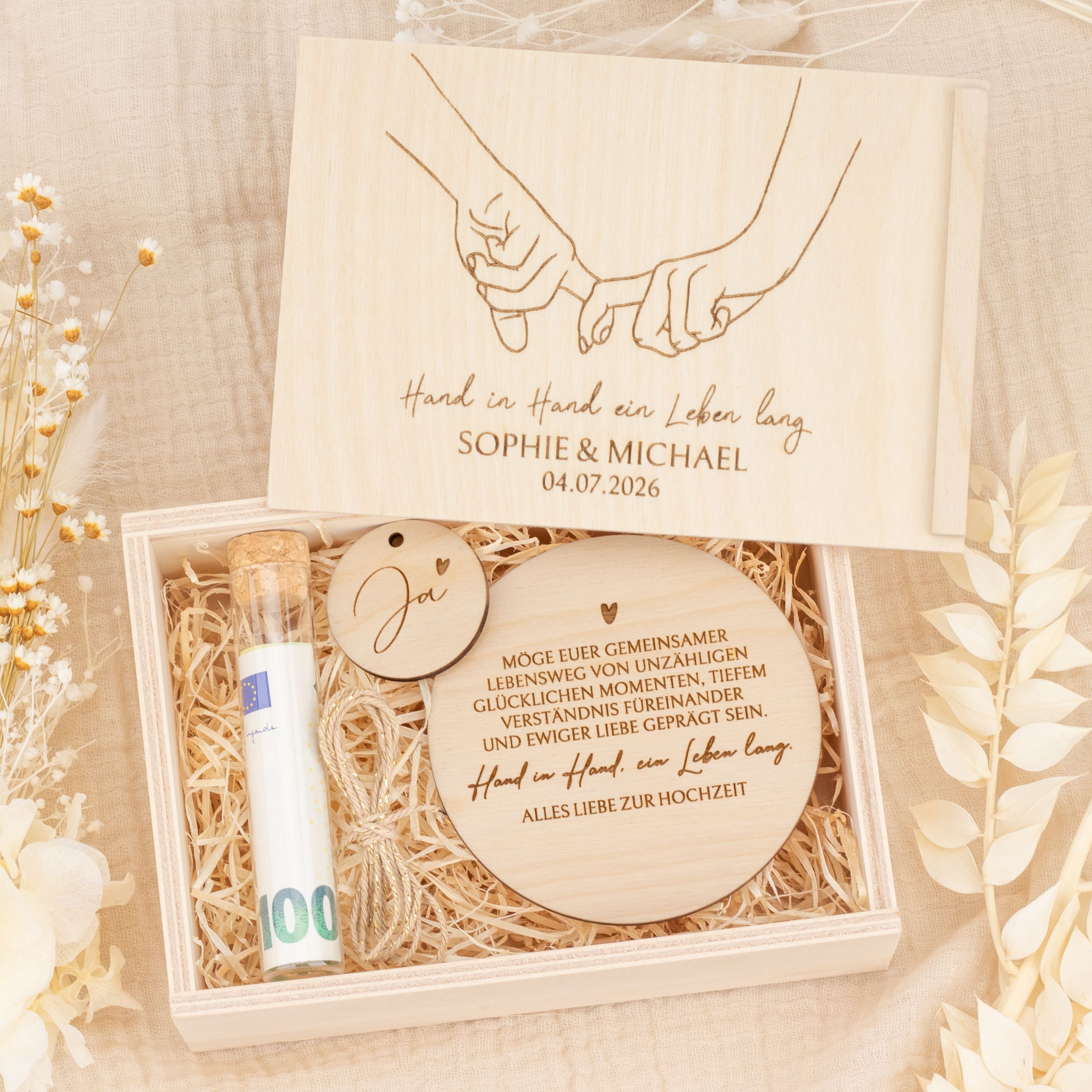 Personalisiertes Geldgeschenk zur Hochzeit - Holzbox "Hand in Hand" mit Namen & Datum
