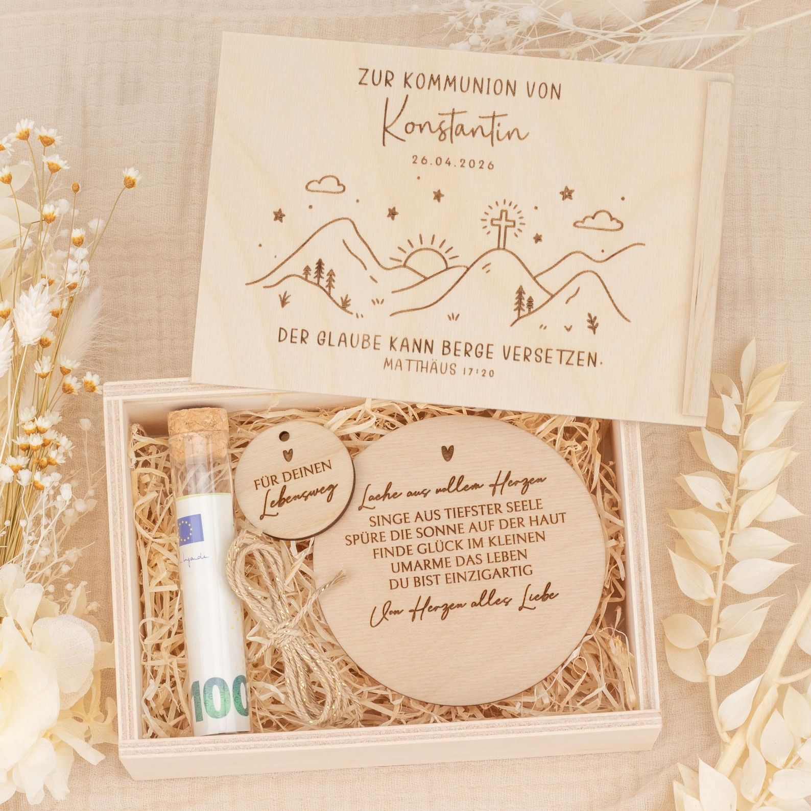 Liebevoll gravierte Geldgeschenke und Erinnerungsboxen zur Erstkommunion. Persönlich gestaltet als wunderschönes Andenken an diesen feierlichen Tag für das Kommunionkind.